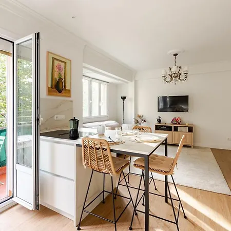 Renovated In Irun, 5 Minutes From Downtown *