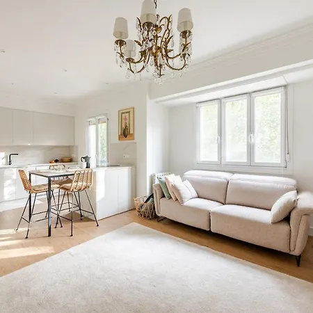 Renovated In Irun, 5 Minutes From Downtown *