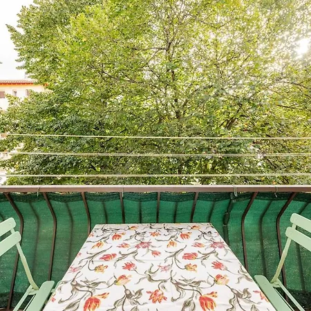 Renovated In Irun, 5 Minutes From Downtown Irun