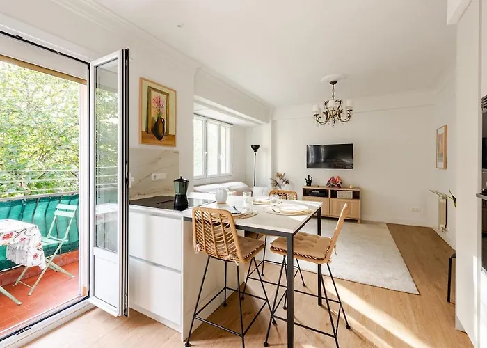 Renovated In Irun, 5 Minutes From Downtown *