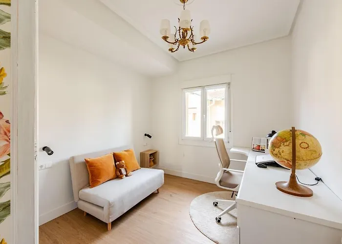 Renovated In Irun, 5 Minutes From Downtown *