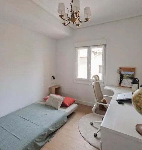 Renovated In Irun, 5 Minutes From Downtown Irun